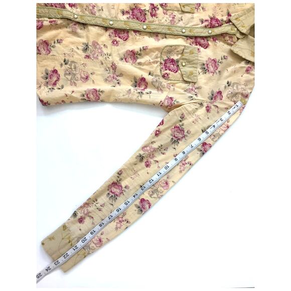 Vanity Embroidered Floral Button Down Top Size Small‎ - Picture 9 of 12